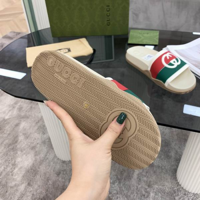 G*u*i slippers