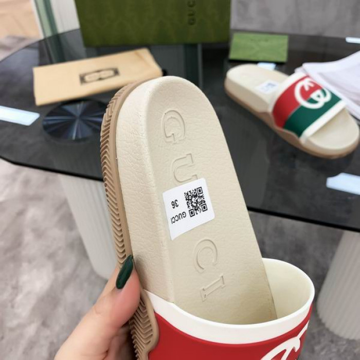 G*u*i slippers